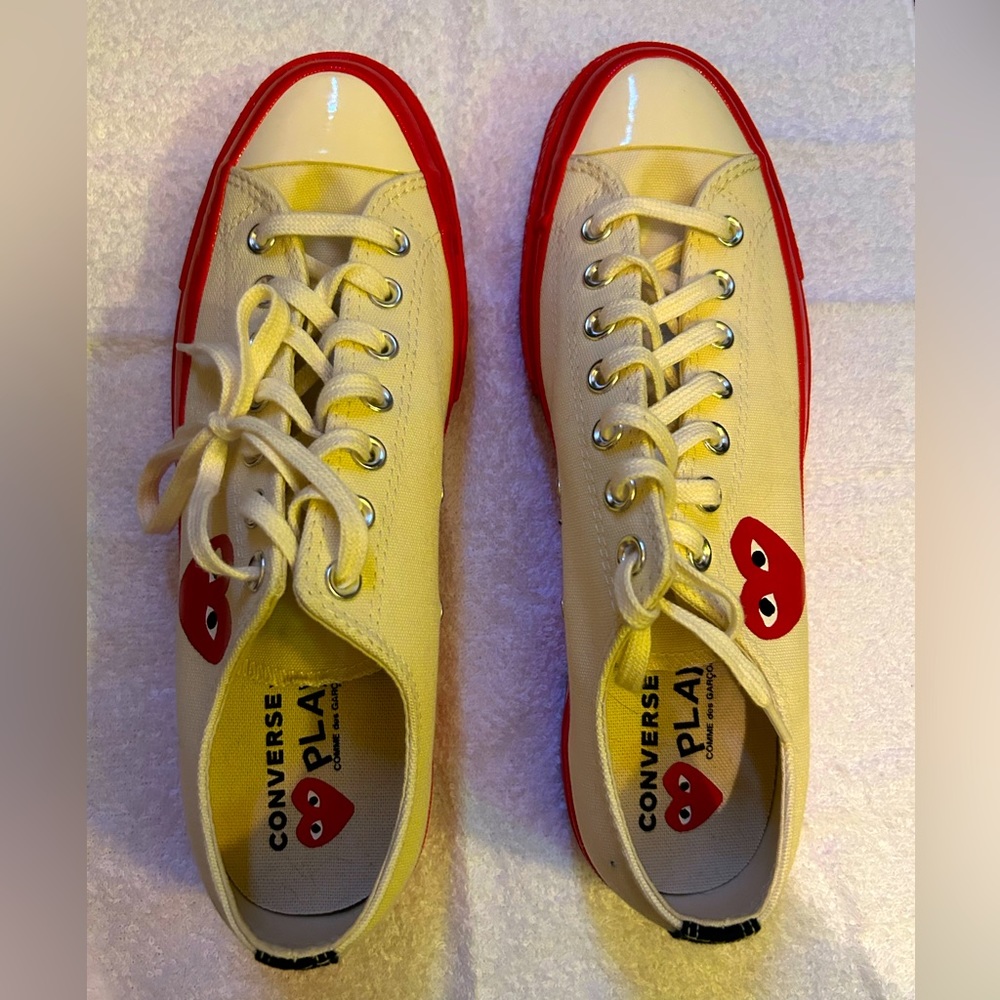 Comes de Garçons converse “play” shoe. Men’s size 10